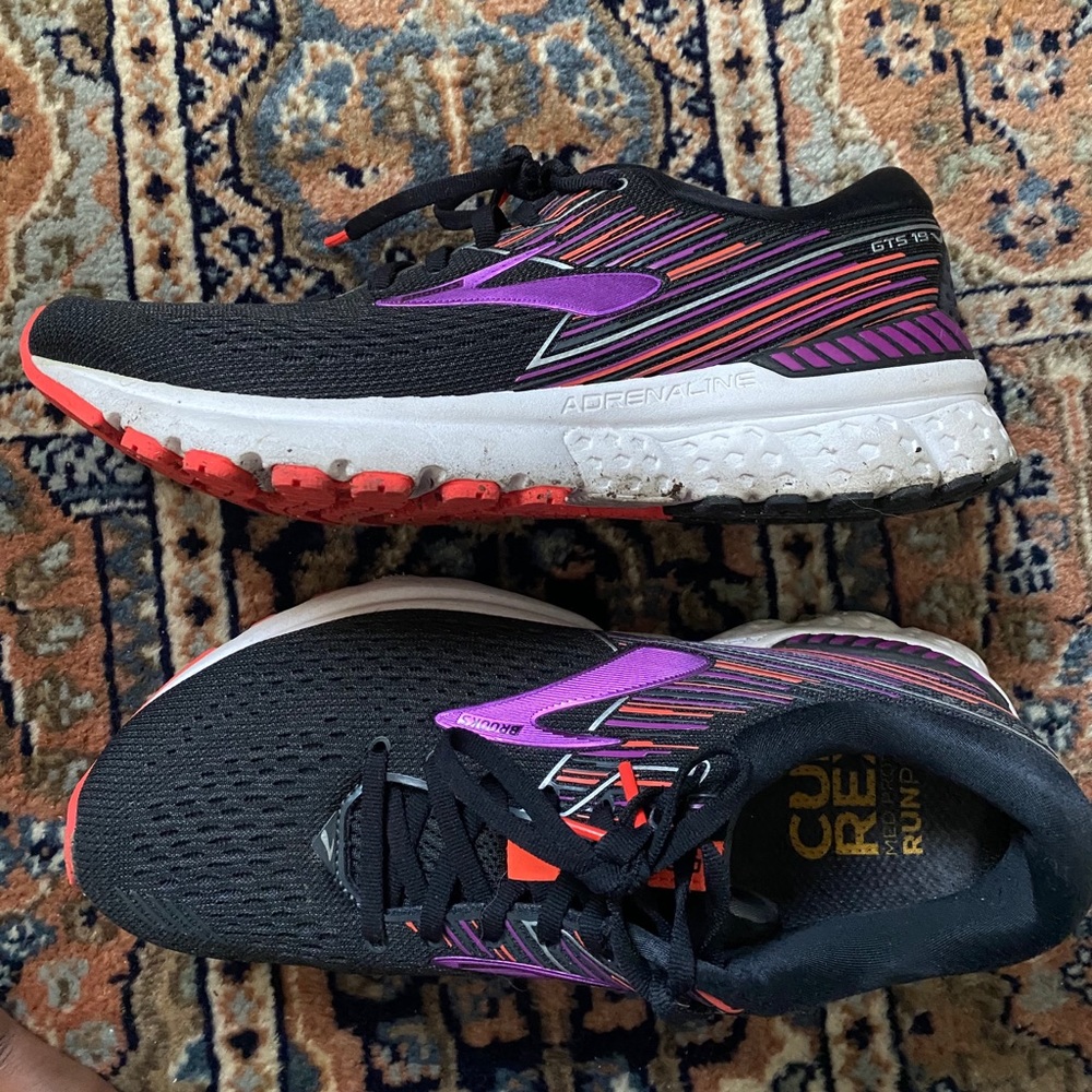 Brooks Adrenaline GTs 19- lightly used
